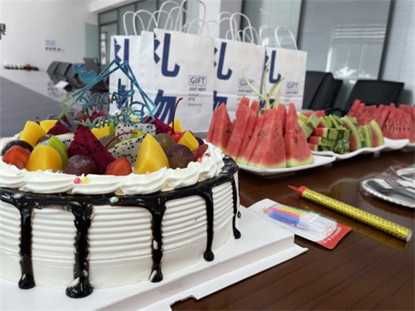 壽星同賀，共度生辰 —深藍(lán)機器7月份員工生日會如期舉行